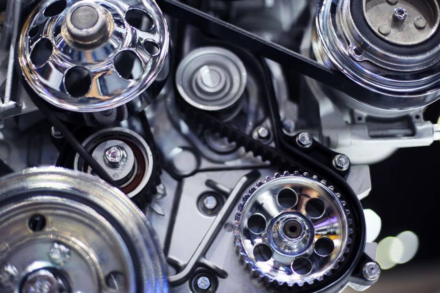 A close up of the gears on an engine